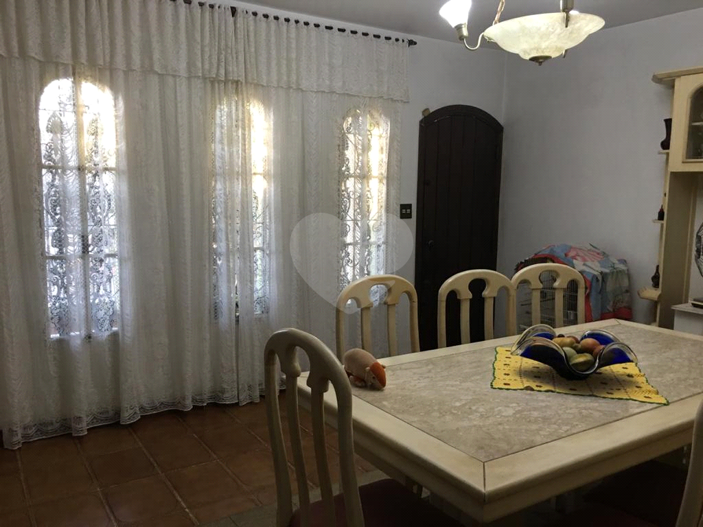 Casa 300 metros – Palmas do Tremembe - 4 dorm - 2 suítes - 4 vagas 