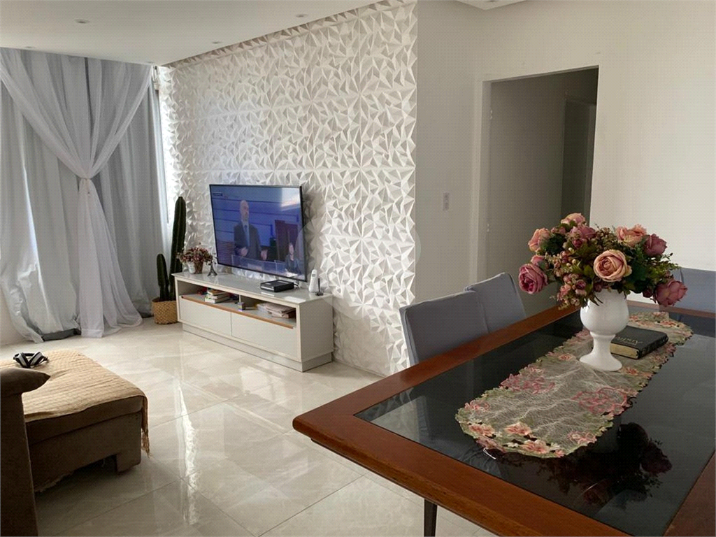 APARTAMENTO em CENTRO