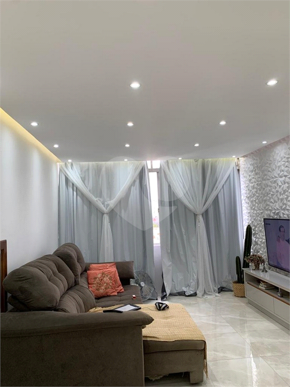 APARTAMENTO em CENTRO