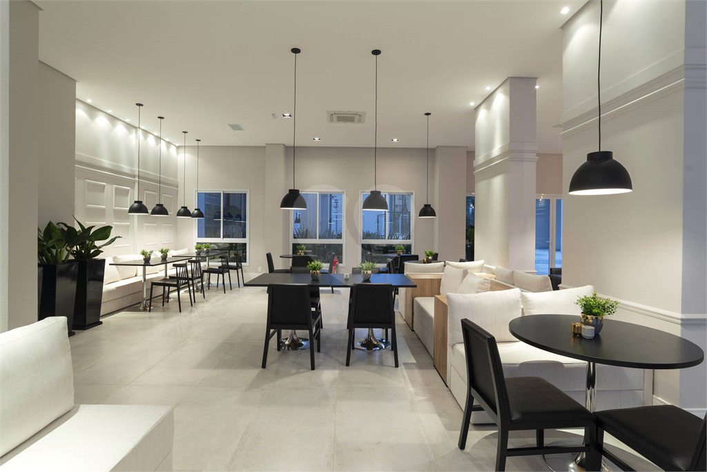APARTAMENTO em CENTRO