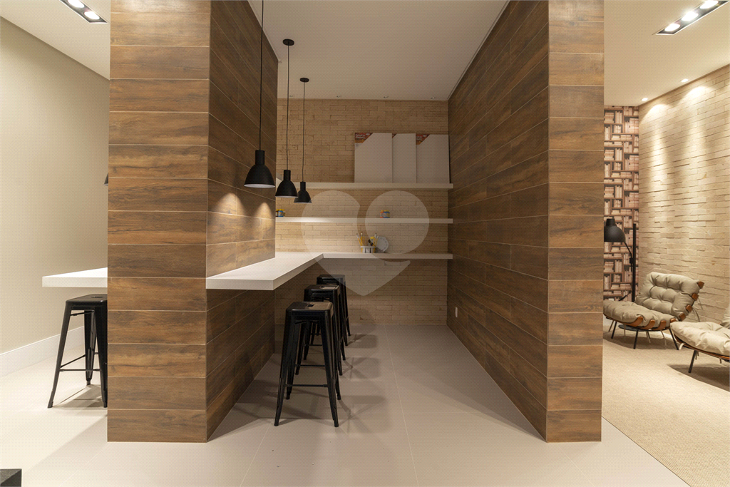 APARTAMENTO em CENTRO
