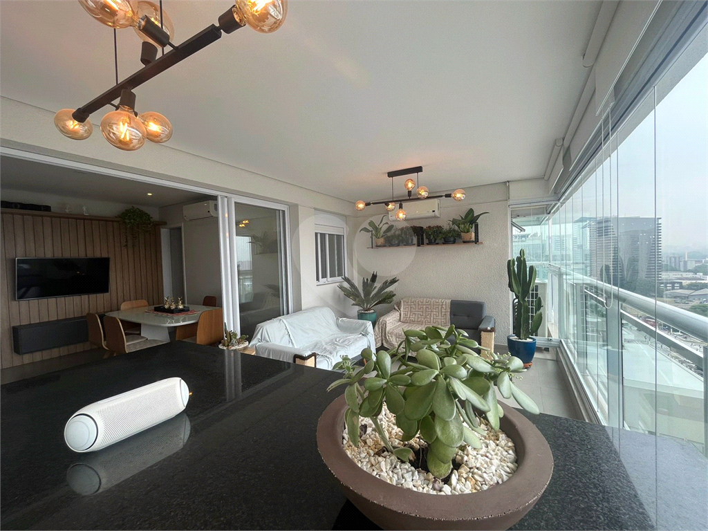 Apartamento de 117 m² na Barra Funda, com 3 suítes, 2 vagas