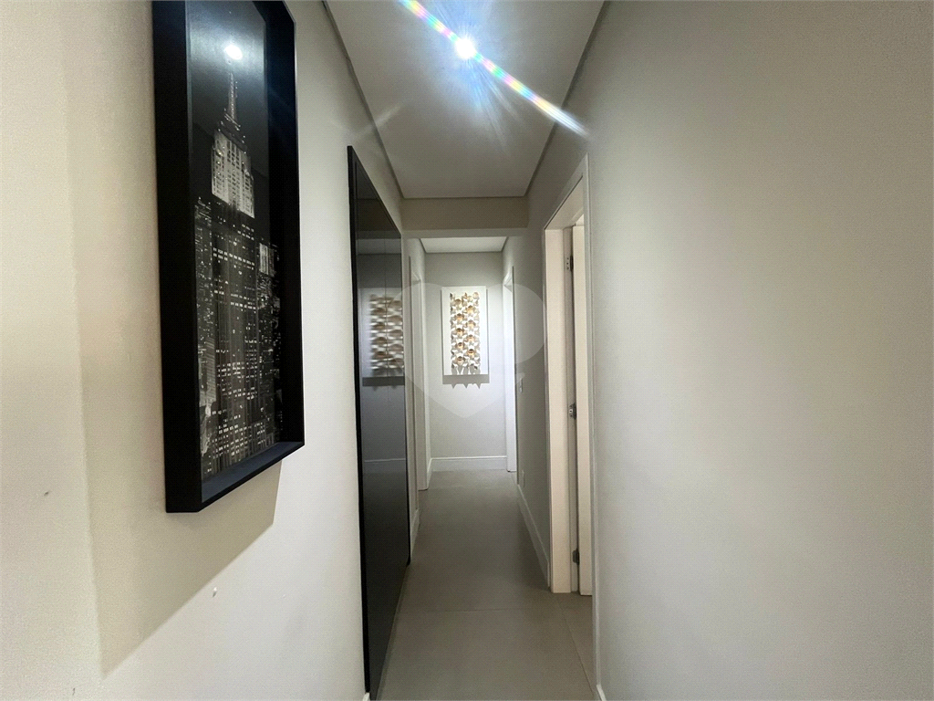 Apartamento finamente decorado de 117 m² na Barra Funda, com 3 suítes e 2 vagas