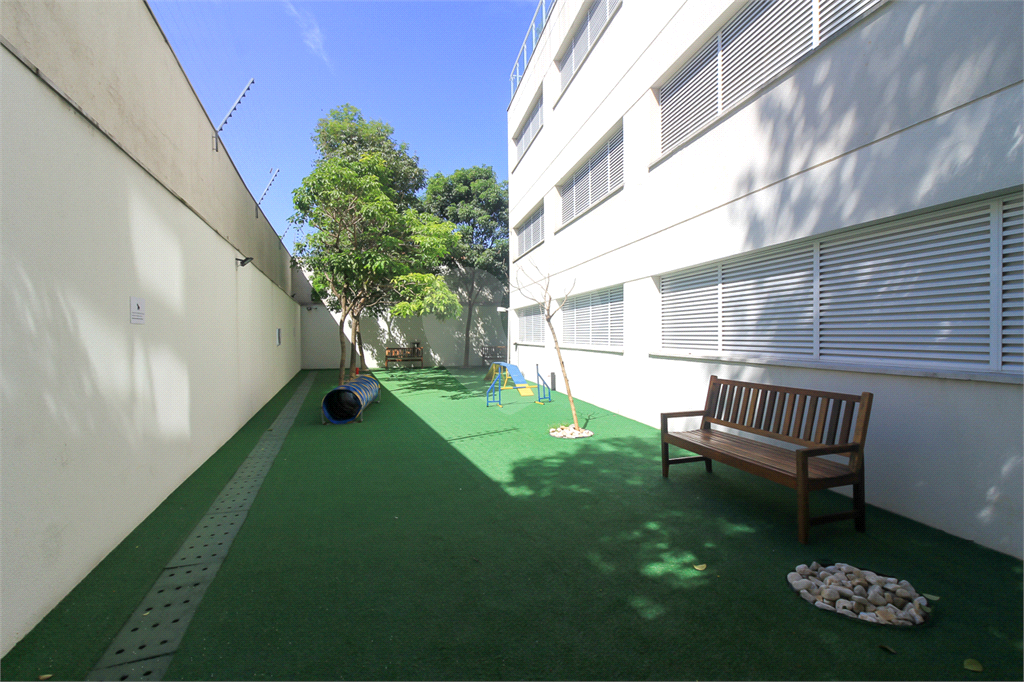 Apartamento finamente decorado de 117 m² na Barra Funda, com 3 suítes e 2 vagas