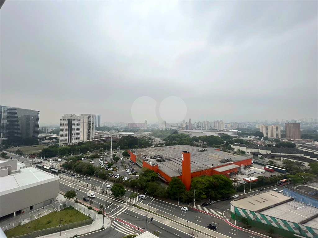 Apartamento finamente decorado de 117 m² na Barra Funda, com 3 suítes e 2 vagas