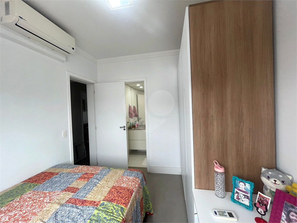 Apartamento finamente decorado de 117 m² na Barra Funda, com 3 suítes e 2 vagas