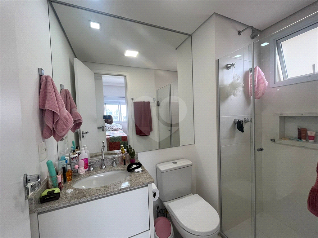 Apartamento finamente decorado de 117 m² na Barra Funda, com 3 suítes e 2 vagas