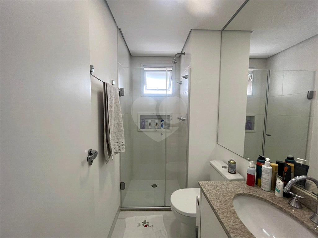 Apartamento finamente decorado de 117 m² na Barra Funda, com 3 suítes e 2 vagas