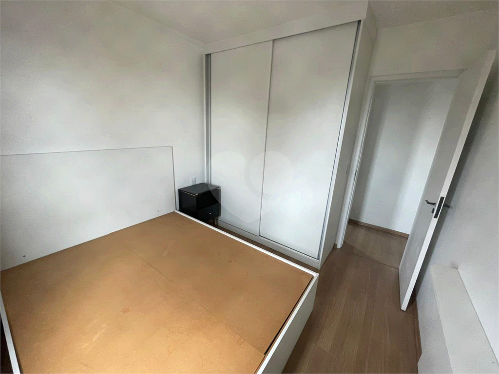 Apartamento à venda com 2 dormitórios, sala para 2 ambientes, varanda e vaga na Vila Mazzei 