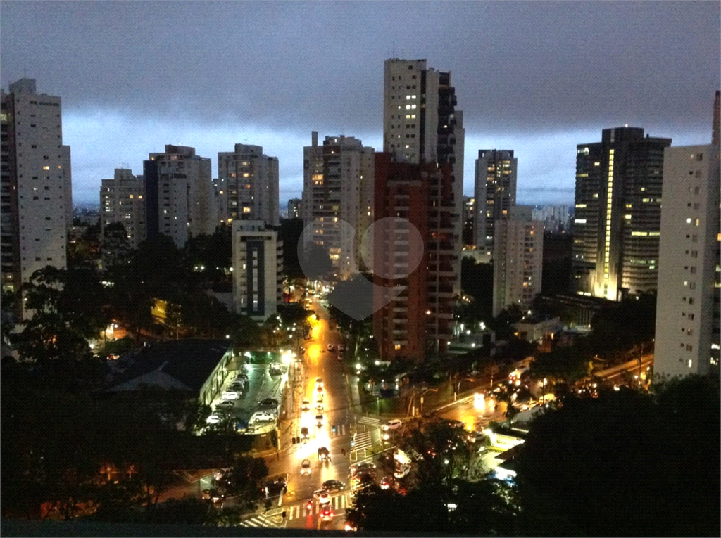 APARTAMENTO em VILA ANDRADE