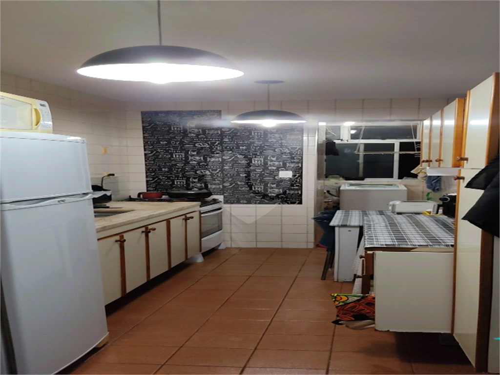 APARTAMENTO em CAMPO LIMPO