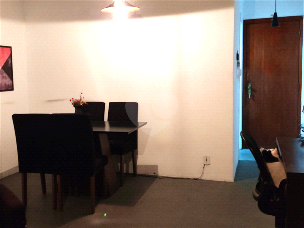 APARTAMENTO em CAMPO LIMPO