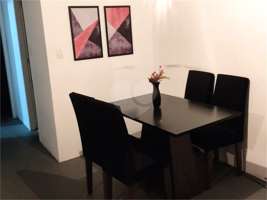 APARTAMENTO em CAMPO LIMPO