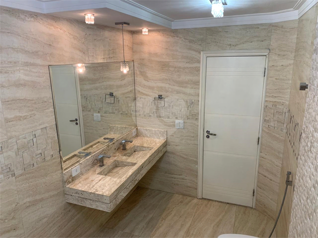 APARTAMENTO em CENTRO