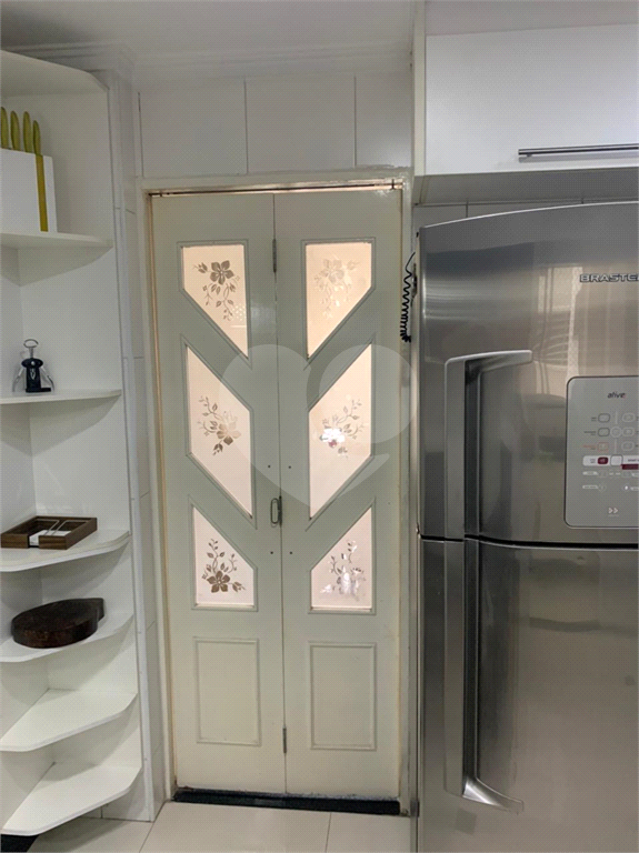 APARTAMENTO em CENTRO