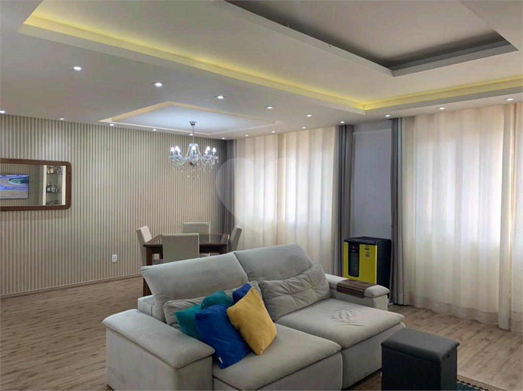 APARTAMENTO em CENTRO
