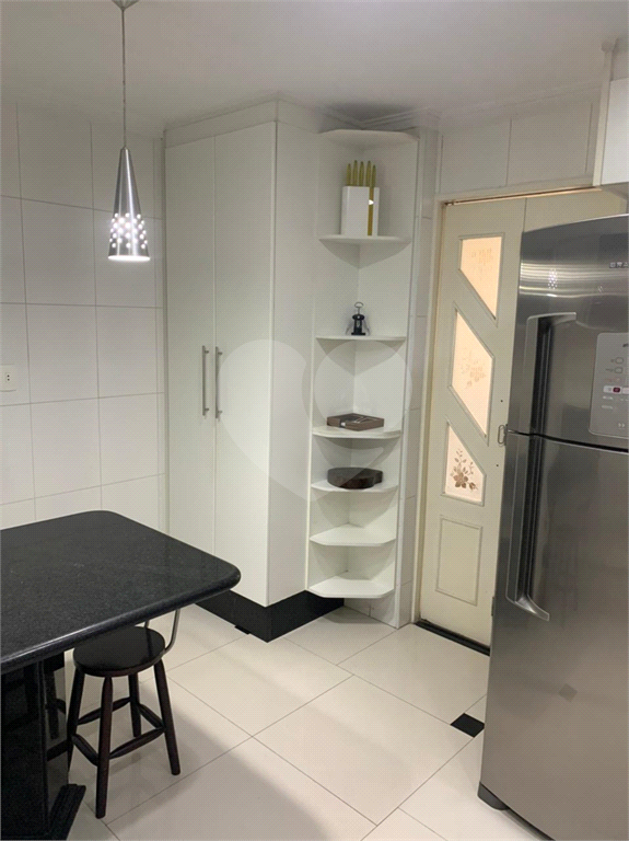 APARTAMENTO em CENTRO