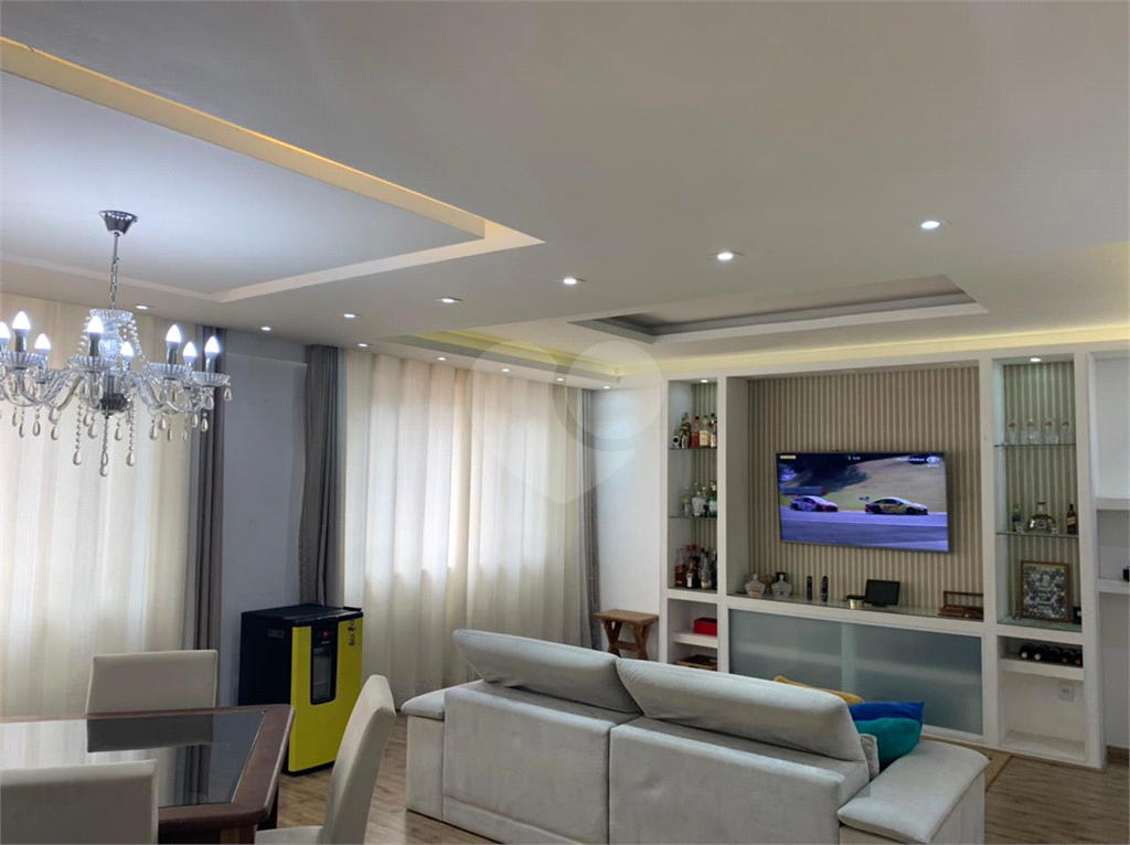 APARTAMENTO em CENTRO