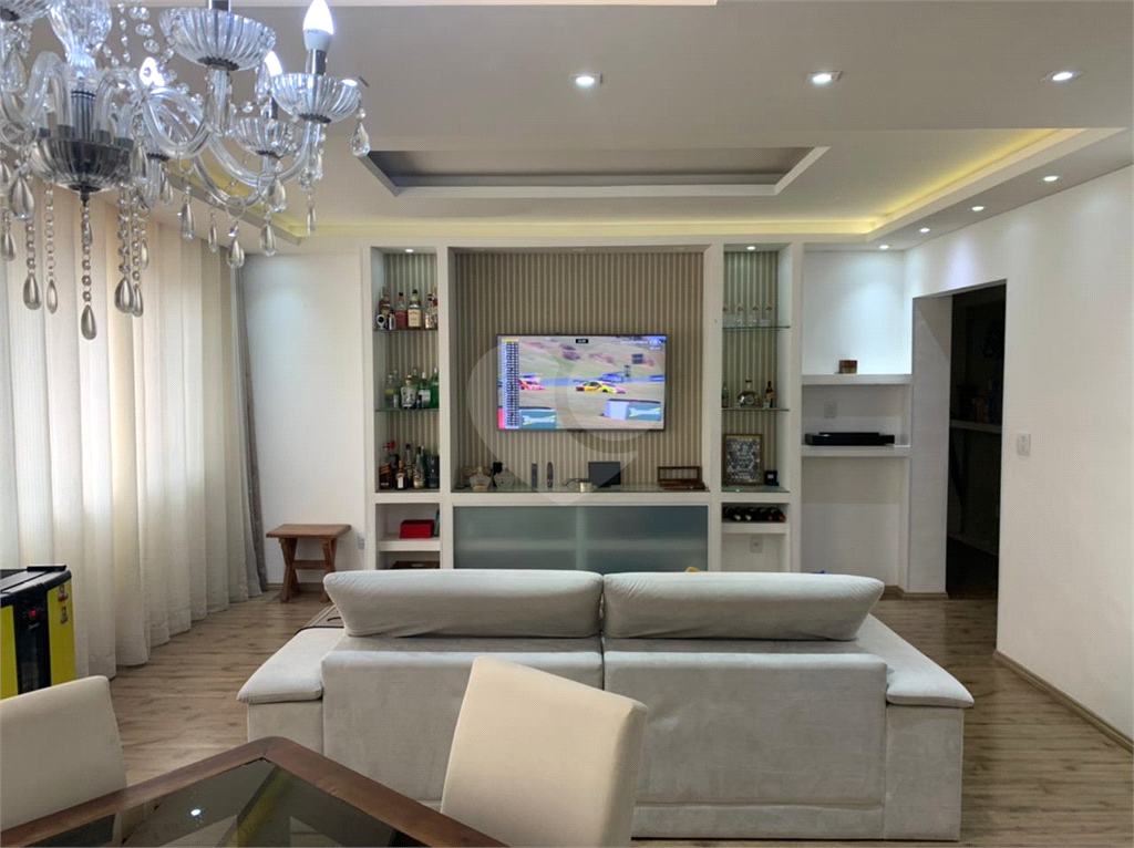 APARTAMENTO em CENTRO