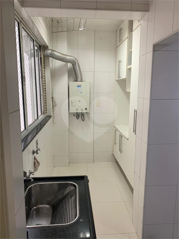 APARTAMENTO em CENTRO