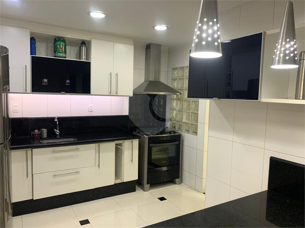 APARTAMENTO em CENTRO