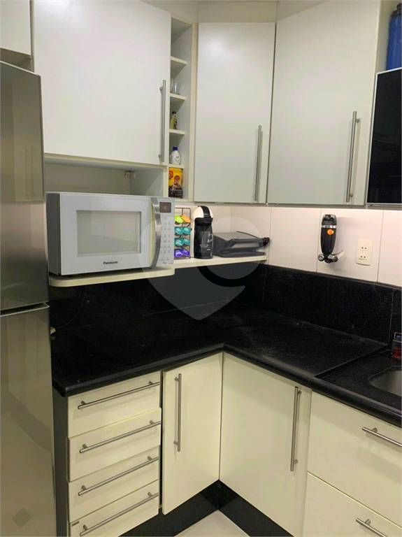 APARTAMENTO em CENTRO