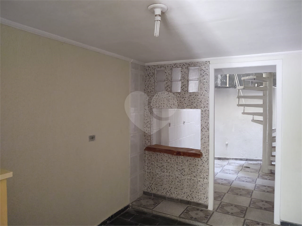 Casa de vila em Santana para locação ou venda.