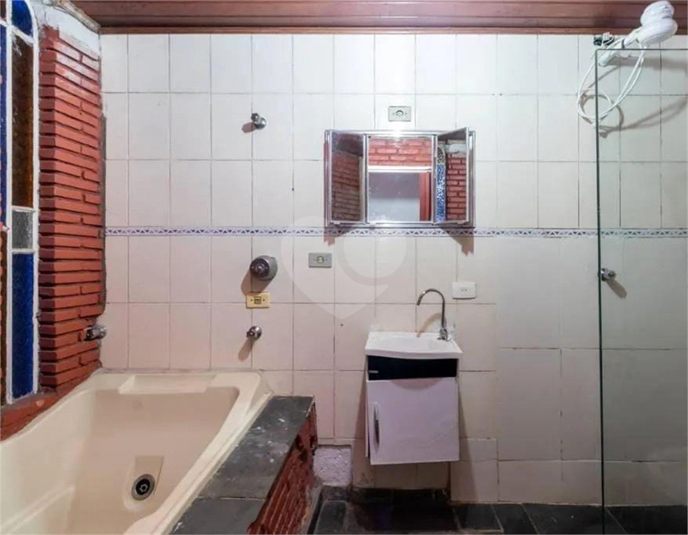 Casa de vila em Santana para locação ou venda.