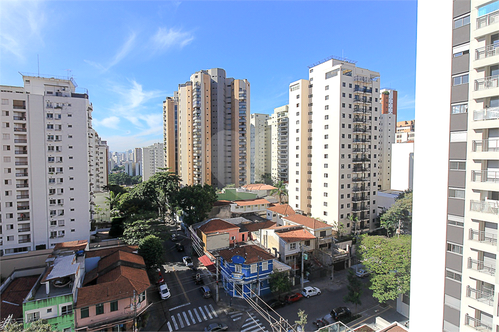 Totalmente reformado em rua tranquila de Perdizes