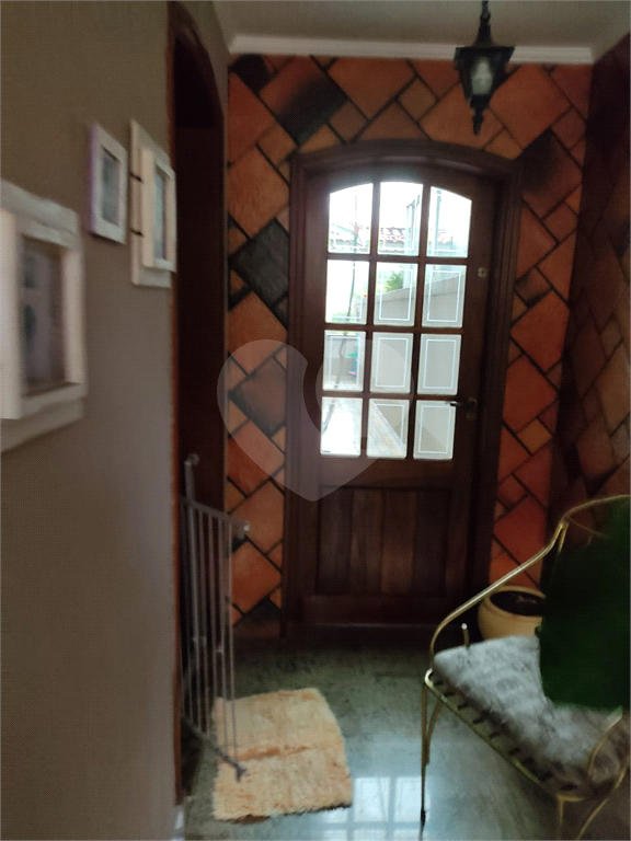 Excelente sobrado, com vaga para até 04 veículos!
