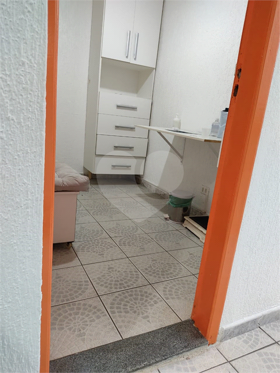 Imóvel com estrutura de academia de musculação com piscina ao lado da Engenheiro Caetano Álvares
