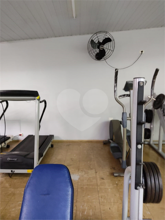 Imóvel com estrutura de academia de musculação com piscina ao lado da Engenheiro Caetano Álvares