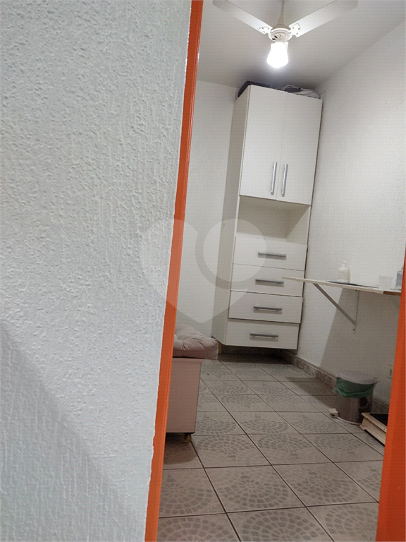 Imóvel com estrutura de academia de musculação com piscina ao lado da Engenheiro Caetano Álvares