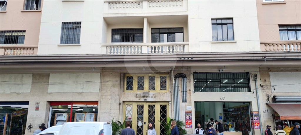 Apto antigo com 3 dormitórios localização previlegiada, em frente à estação Luz do metrô