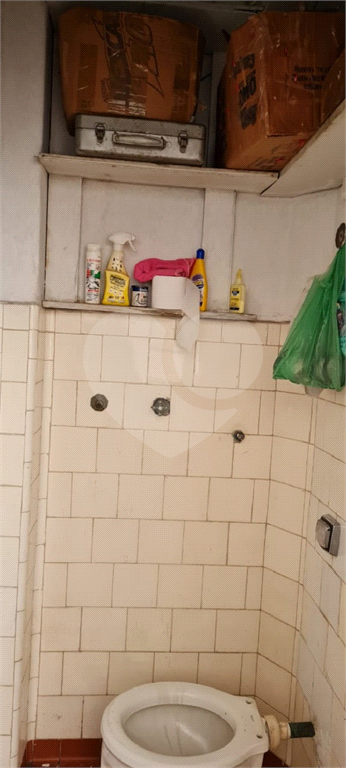 Apto antigo com 3 dormitórios localização previlegiada, em frente à estação Luz do metrô