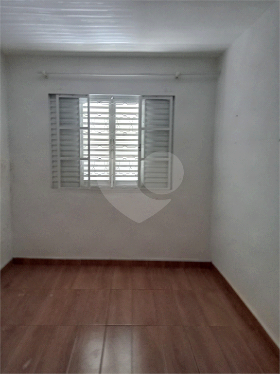Sobrado de esquina pra locação com 2 dormitórios 1 vaga no Tremembé