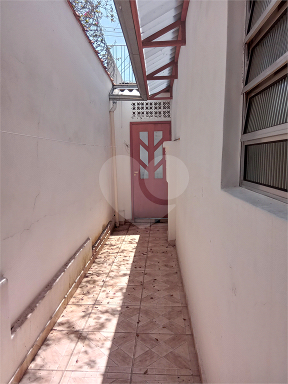 Sobrado de esquina pra locação com 2 dormitórios 1 vaga no Tremembé