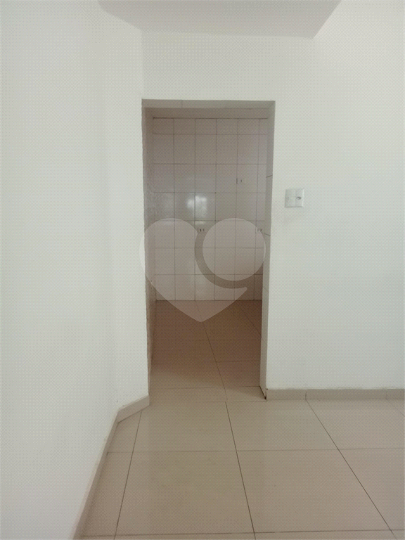 Sobrado de esquina pra locação com 2 dormitórios 1 vaga no Tremembé