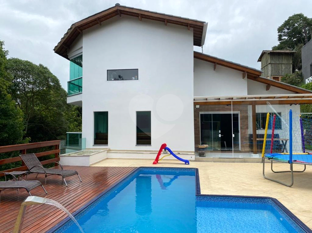 Casa à venda com 4 quartos, 300m² - Foto 1