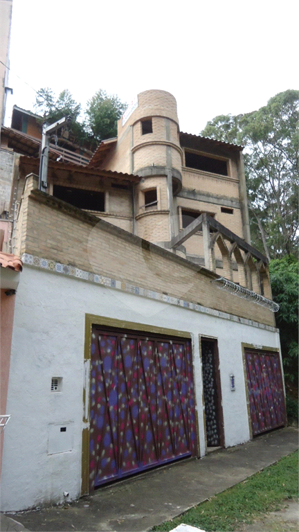 Lindo SOBRADO NOVO -03 SUÍTES - 05 VAGAS - 280m² - ESTILO MEDIEVAL - PARQUE MANDAQUI