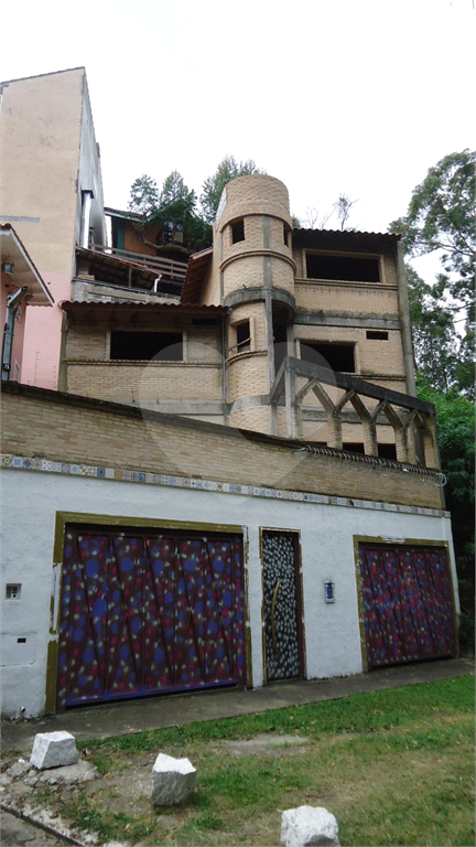 Lindo SOBRADO NOVO -03 SUÍTES - 05 VAGAS - 280m² - ESTILO MEDIEVAL - PARQUE MANDAQUI