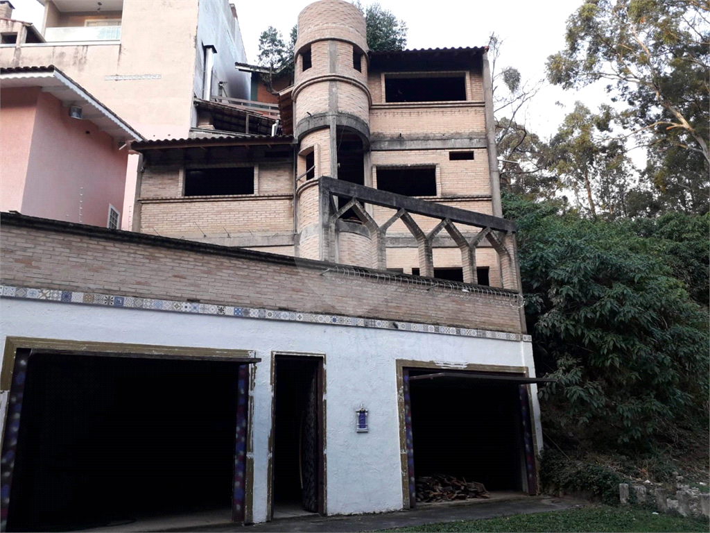 Lindo SOBRADO NOVO -03 SUÍTES - 05 VAGAS - 280m² - ESTILO MEDIEVAL - PARQUE MANDAQUI
