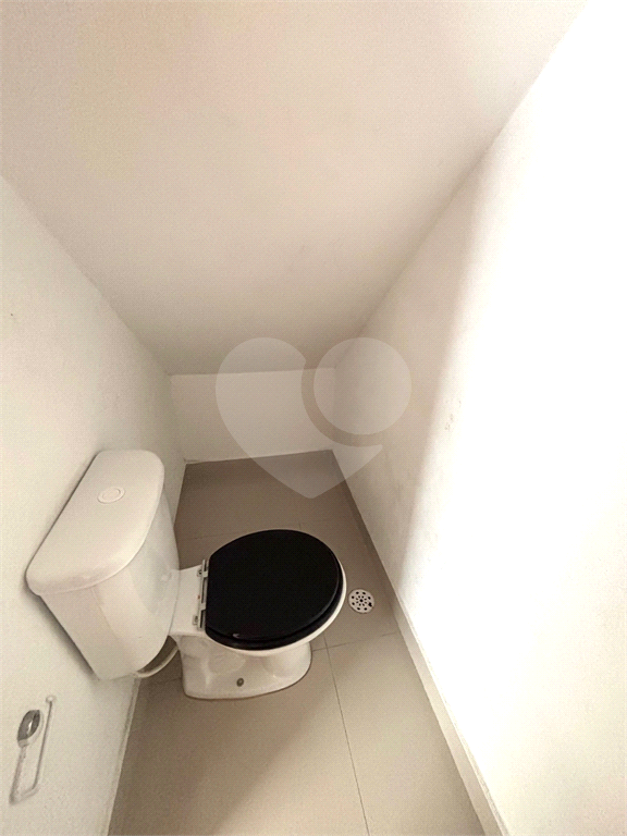 Sobrado à venda em Condomínio Fechado com 2 suítes e 01 vaga - Vila Gustavo