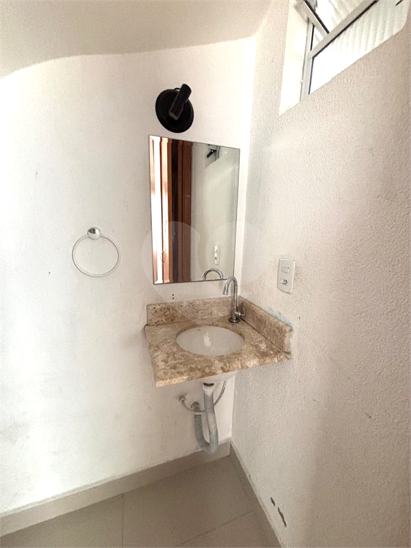 Sobrado à venda em Condomínio Fechado com 2 suítes e 01 vaga - Vila Gustavo