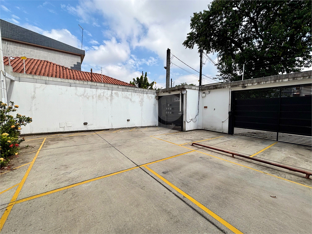 Sobrado à venda em Condomínio Fechado com 2 suítes e 01 vaga - Vila Gustavo