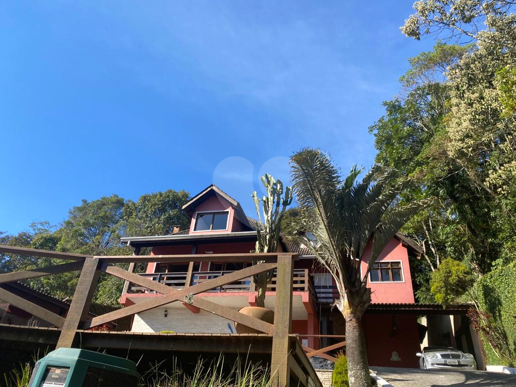 Linda Casa Serra da Cantareira Condomínio Fechado