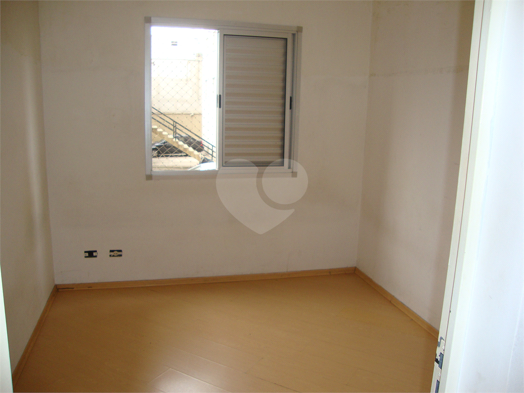 Apartamento no bairro Quitaúna, em Osasco, ótimo local, 3 dormitórios, 1 banheiro. 1 vaga de garagem