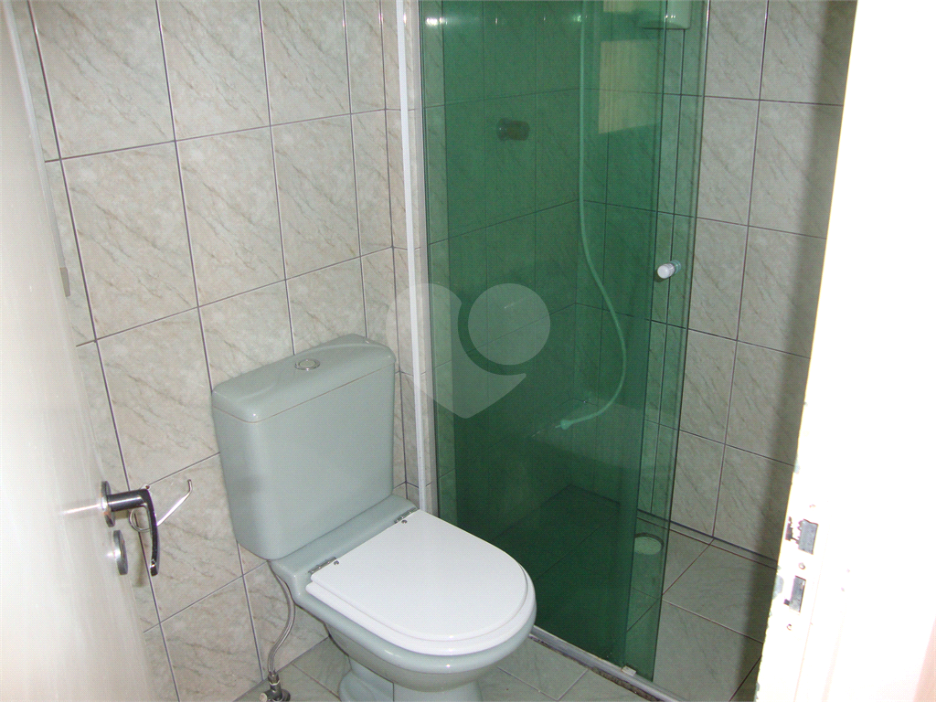 Apartamento no bairro Quitaúna, em Osasco, ótimo local, 3 dormitórios, 1 banheiro. 1 vaga de garagem