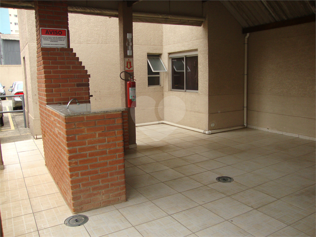 Apartamento no bairro Quitaúna, em Osasco, ótimo local, 3 dormitórios, 1 banheiro. 1 vaga de garagem