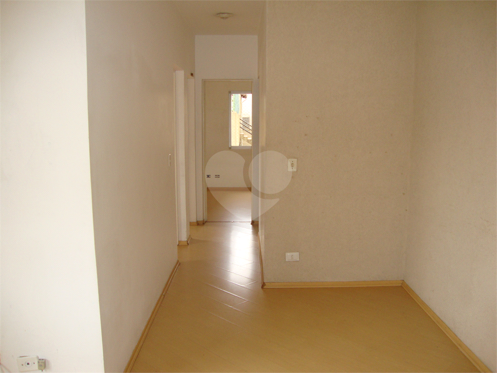 Apartamento no bairro Quitaúna, em Osasco, ótimo local, 3 dormitórios, 1 banheiro. 1 vaga de garagem